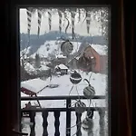 Feriehus між тростяном та рікою