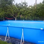 між тростяном та рікою Feriehus *