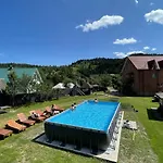 Feriehus між тростяном та рікою *