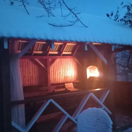 між тростяном та рікою בית נופש *