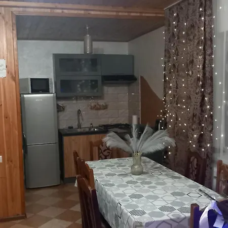 між тростяном та рікою * Slavske