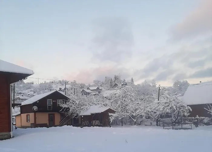 між тростяном та рікою
