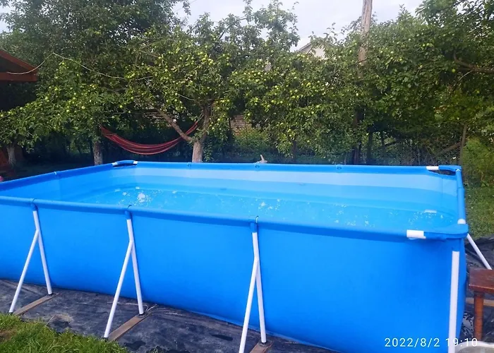 між тростяном та рікою Holiday home *