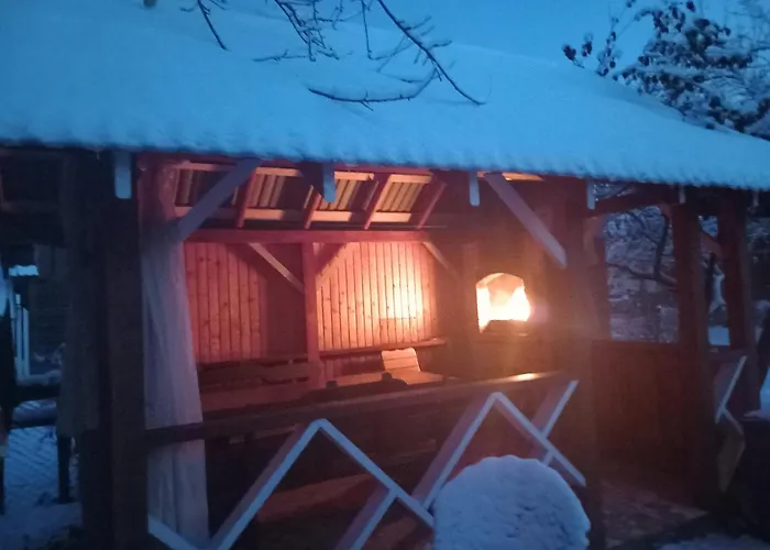 між тростяном та рікою Holiday home *