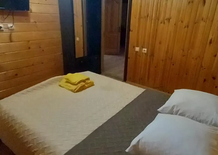 між тростяном та рікою Hébergement de vacances *
