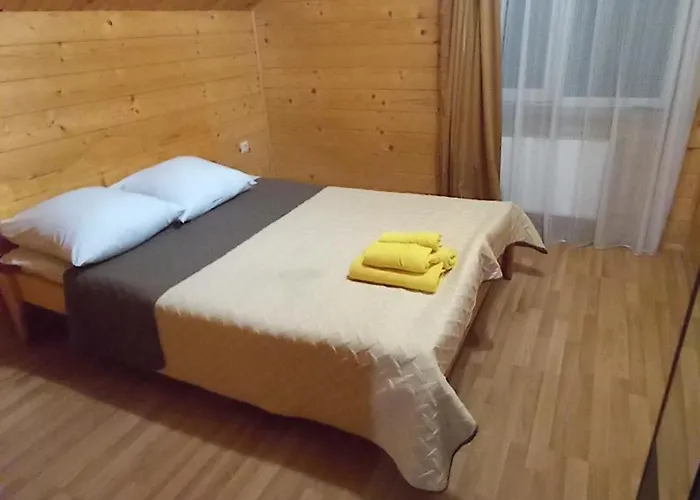 між тростяном та рікою Holiday home *