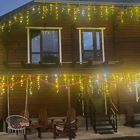 між тростяном та рікою Dom wakacyjny *