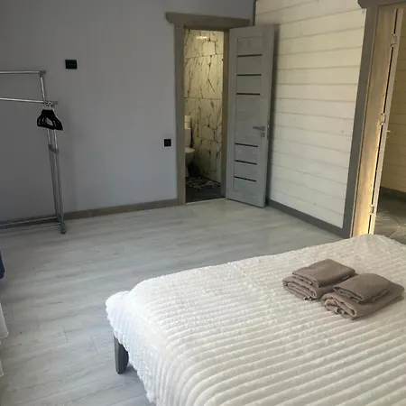 між тростяном та рікою *